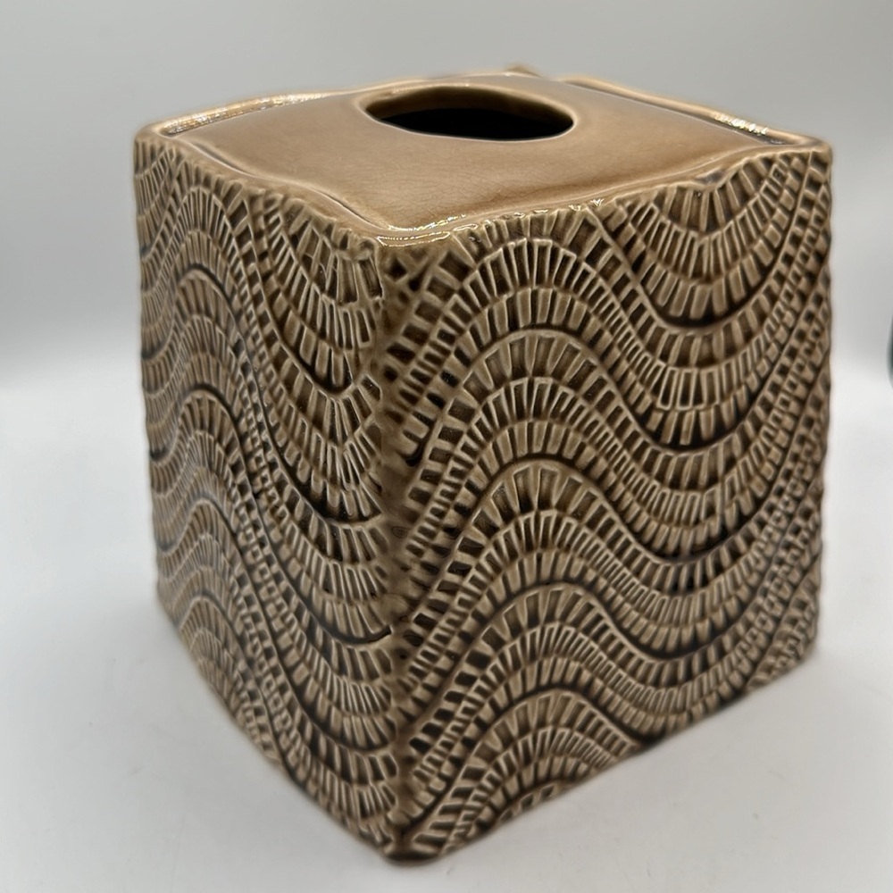 Cream/brown/tan square tissue box holder/cover - Picture 4 of 6
